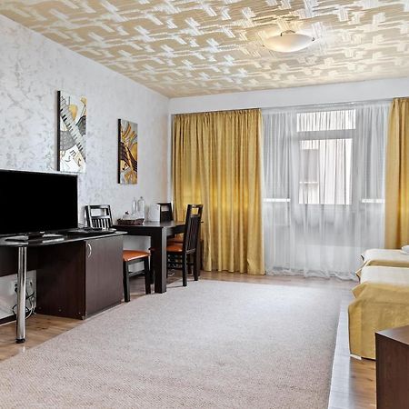 Hotel Charter Otopeni Exteriér fotografie