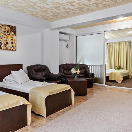 Hotel Charter Otopeni Exteriér fotografie