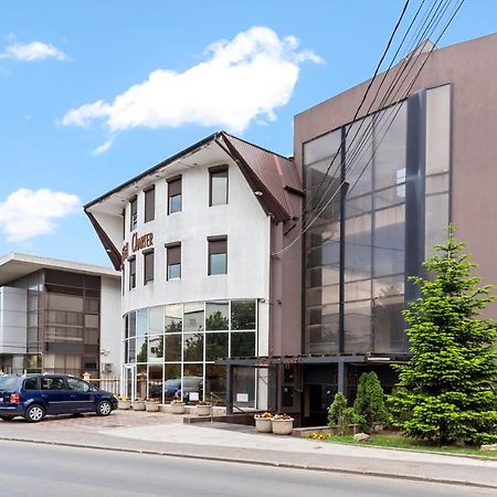 Hotel Charter Otopeni Exteriér fotografie