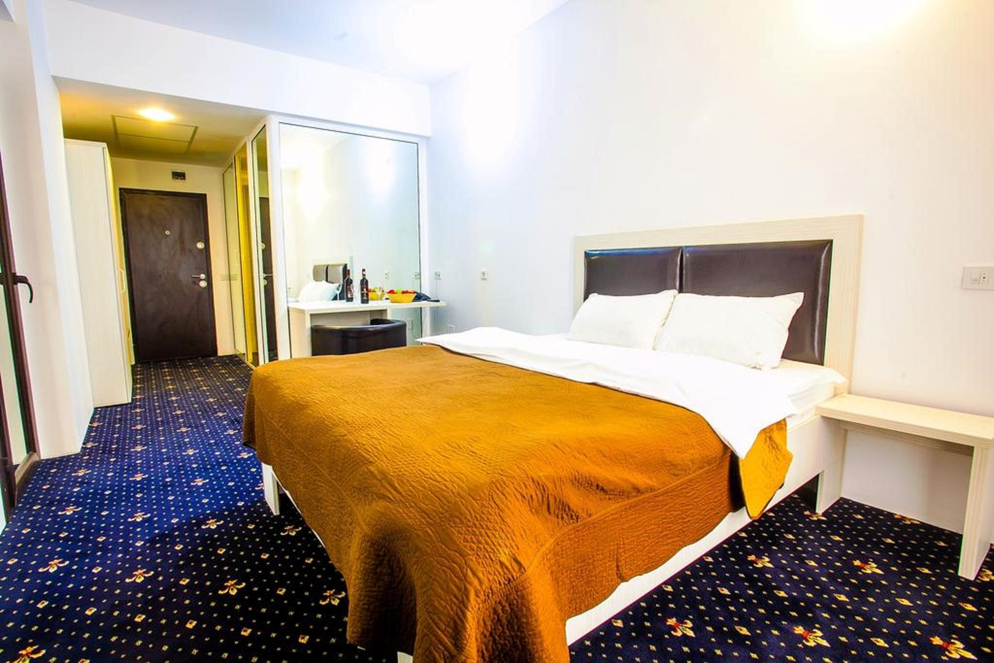 Hotel Charter Otopeni Exteriér fotografie