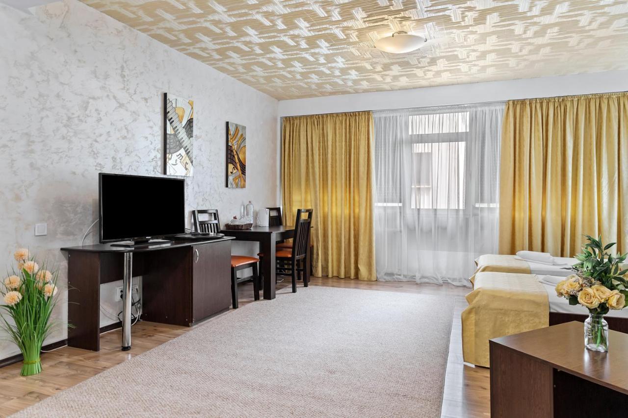 Hotel Charter Otopeni Exteriér fotografie