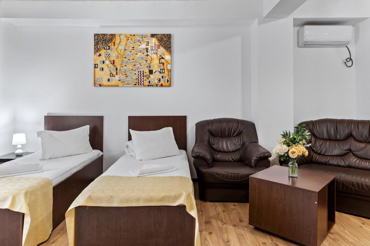 Hotel Charter Otopeni Exteriér fotografie
