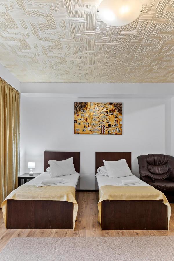Hotel Charter Otopeni Exteriér fotografie