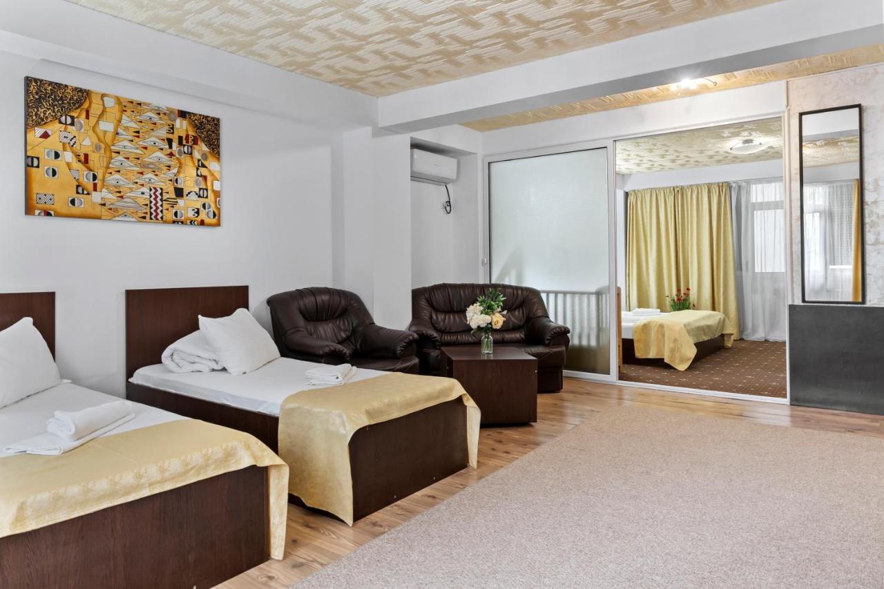 Hotel Charter Otopeni Exteriér fotografie