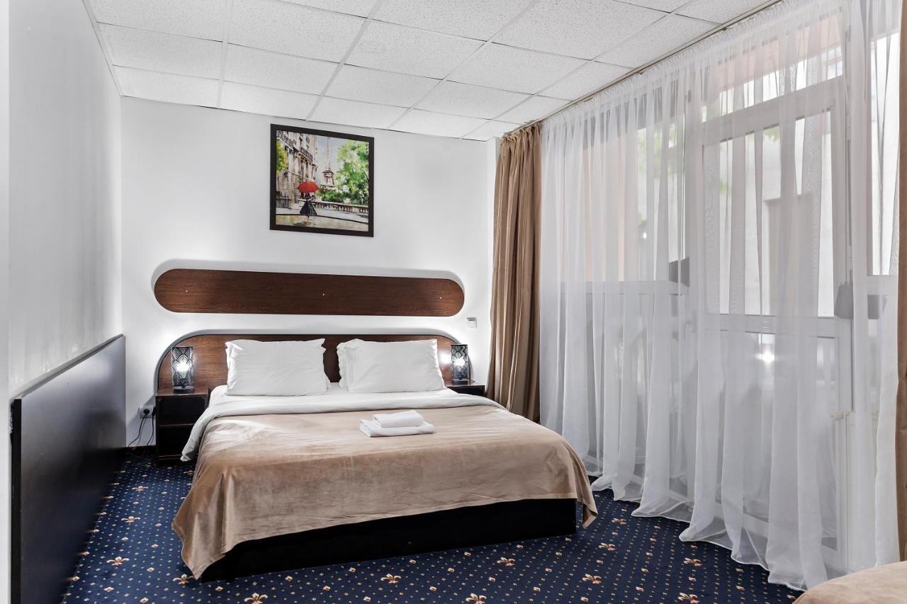 Hotel Charter Otopeni Exteriér fotografie
