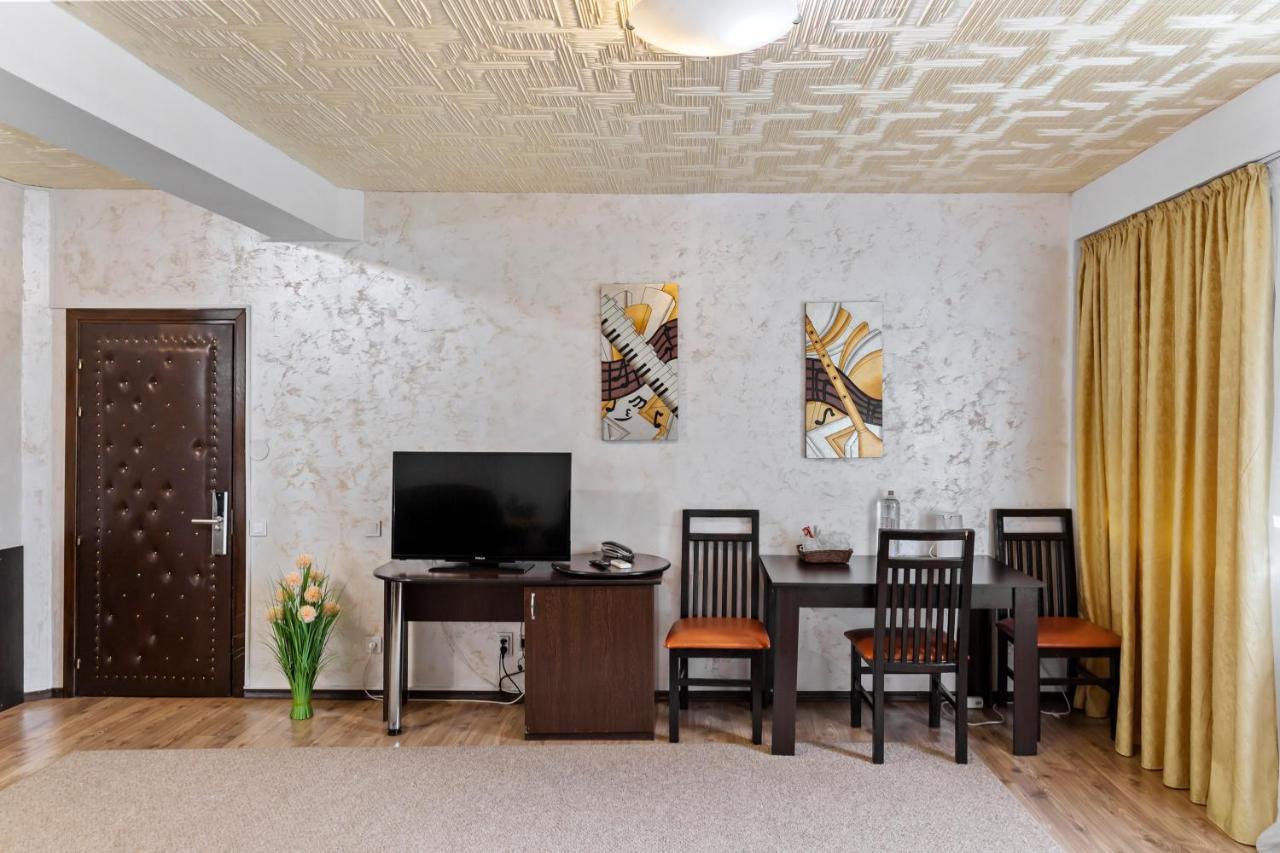 Hotel Charter Otopeni Exteriér fotografie