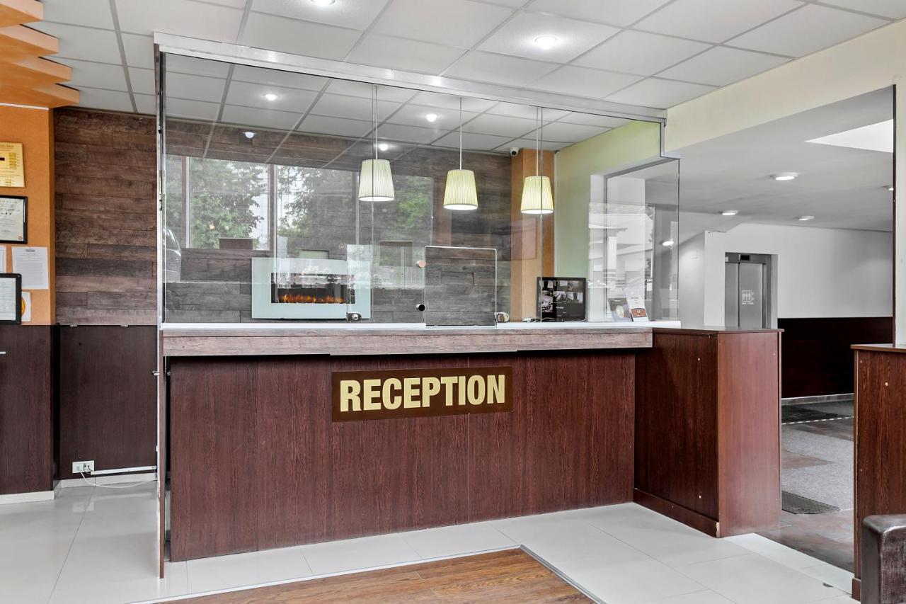 Hotel Charter Otopeni Exteriér fotografie