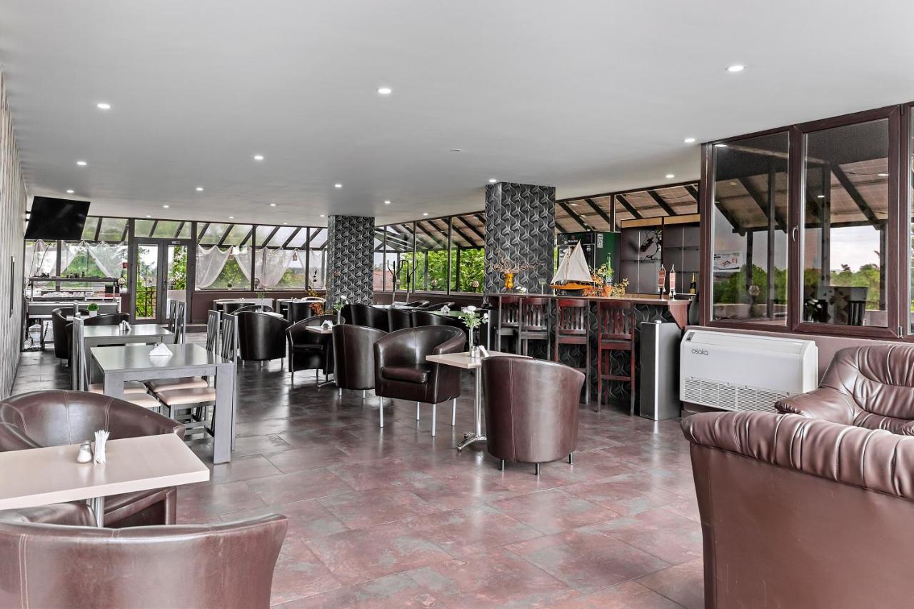 Hotel Charter Otopeni Exteriér fotografie