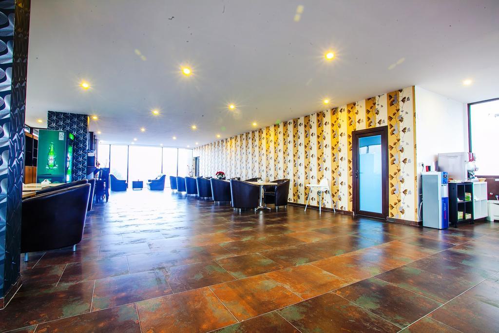 Hotel Charter Otopeni Exteriér fotografie